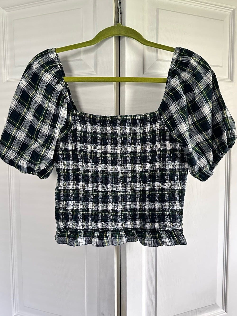 American Eagle Outfitters Green & Black Plaid Smocked Puff Sleeve Crop Top